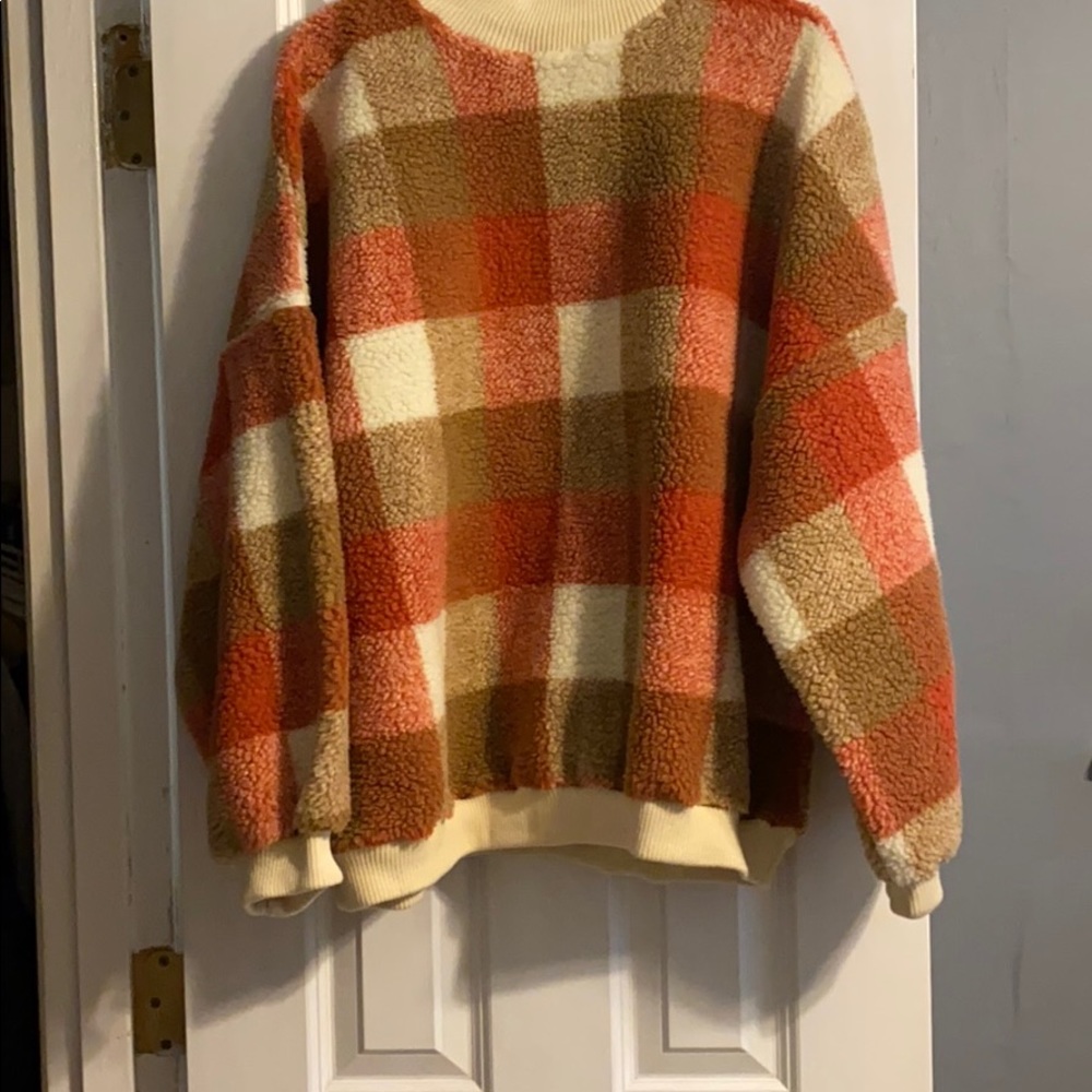Oversized checkered sweater pullover